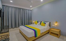 Itsy Hotels Natasha, Vesu, Surat